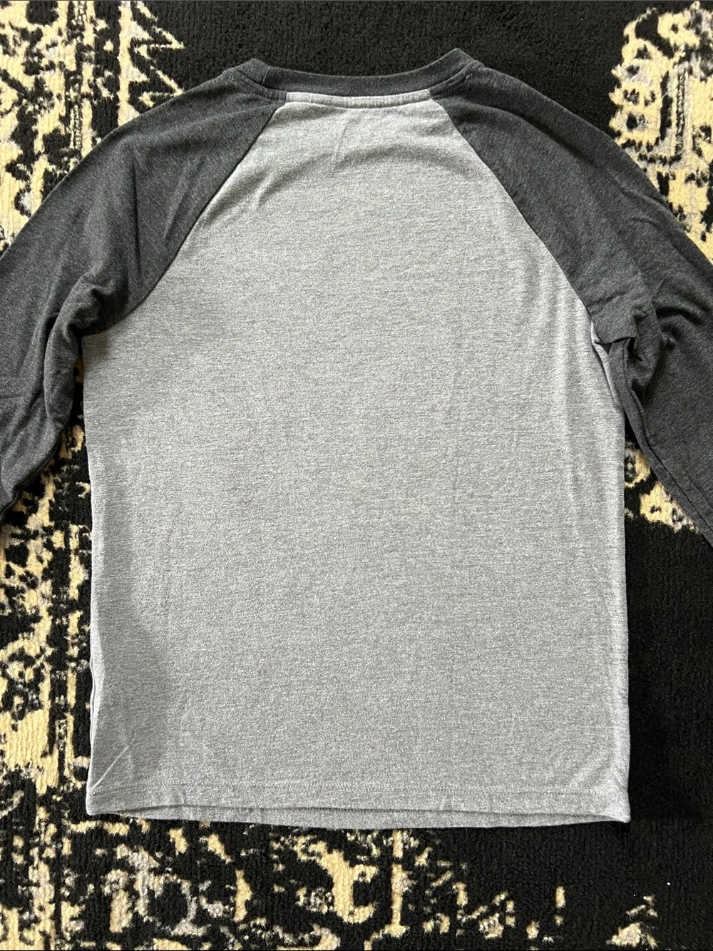 Boys Cat & Jack long sleeve graphic tee size M (8/10)